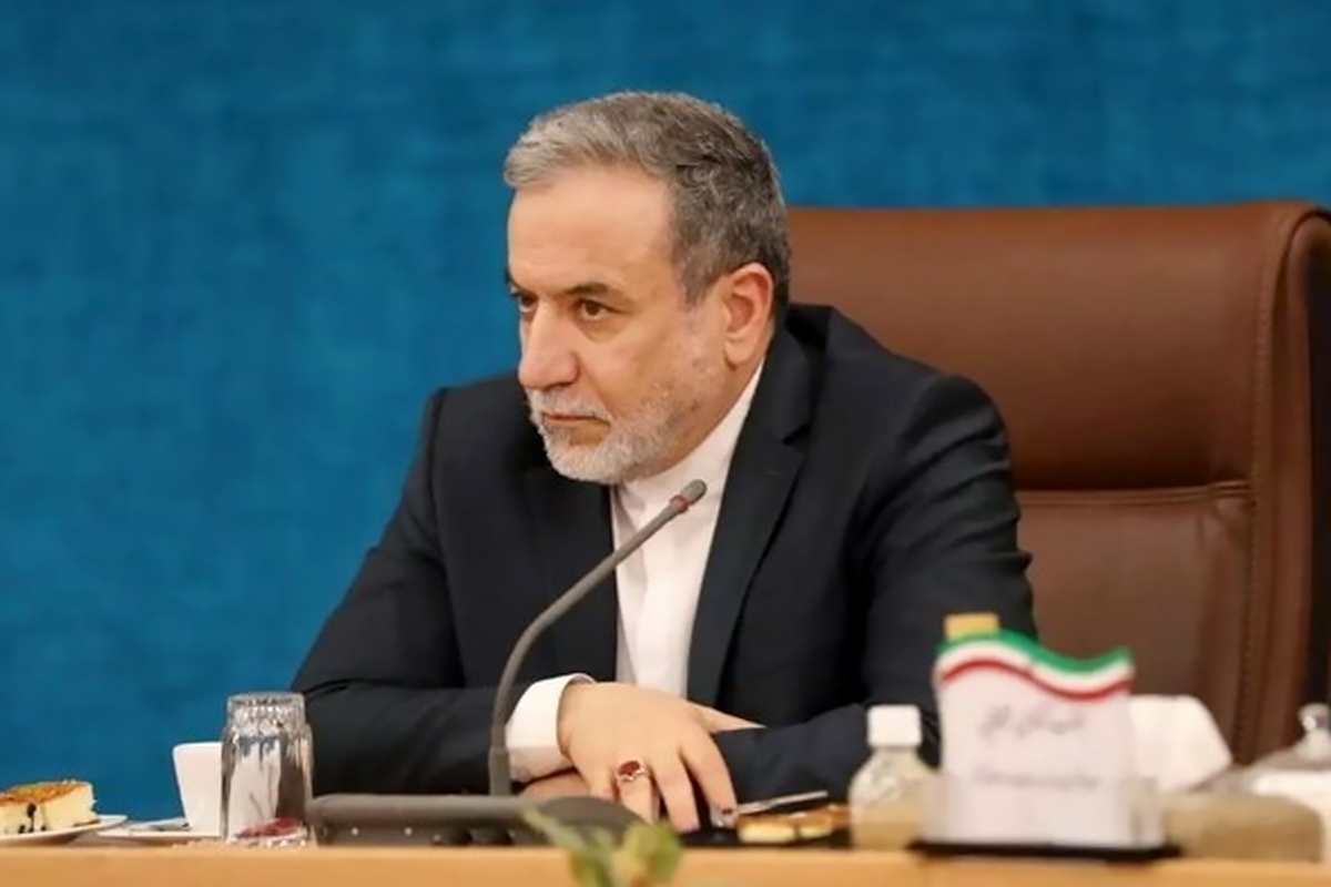وزیر امور خارجه ایران در گفت‌وگوی ویژه با شبکه آمریکایی در پاسخ به سوالی درباره ادامه یافتن برنامه غنی‌سازی اورانیوم ایران تصریح کرد: «ایران از برنامه غنی‌سازی اورانیوم خود دست نخواهد کشید. این توانمندی، دستاورد فداکاری دانشمندان ایرانی است و اکنون بیش از همیشه، به غرور ملی تبدیل شده است. توانمندی غنی‌سازی اورانیوم ایران برای ما بسیار عزیز است.»