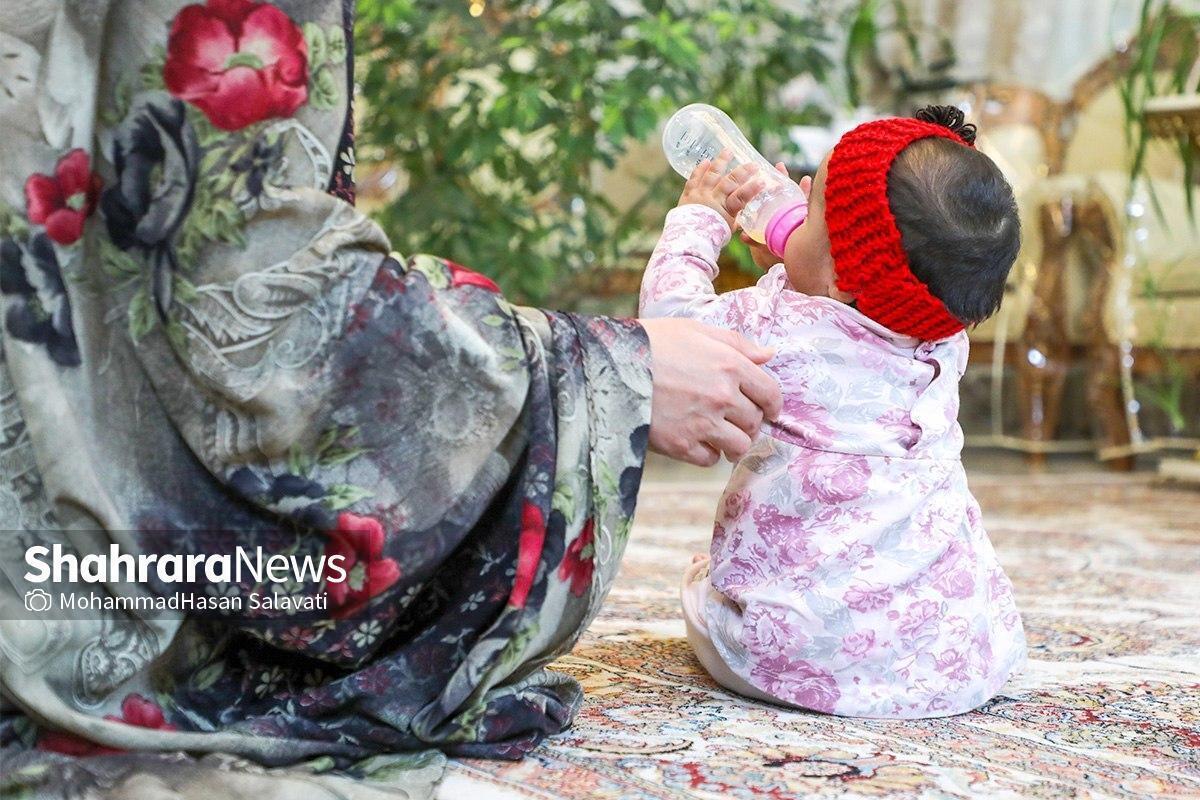 داشتن خانواده موقت اگرچه موضوع چالش برانگیزی است، اما گرمای وجود خانواده دنیایی دارد که هیچ سازمان و ارگانی با هیچ ترفند و راهکاری نمی‌تواند جایگزینی برایش پیدا کند؛ به همین دلیل، بهزیستی از سال۱۴۰۲ گزینه دیگری در پروسه فرزندخواندگی به نام طرح «خانواده میزبان» را جای داد تا کودکان محروم از خانواده، هم بتوانند شیرینی بستر این محیط را تجربه کنند.