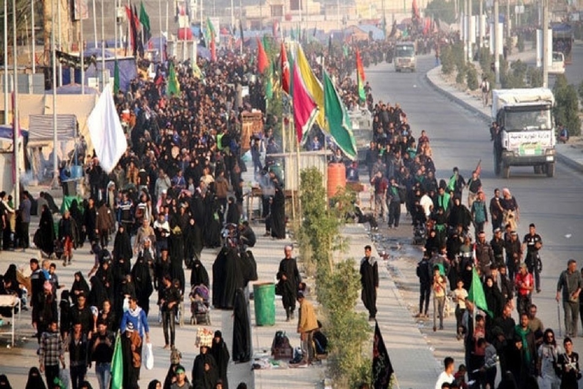 استان فارس علاوه بر محل عبور زائران داخلی، در مسیر حرکت زائران اربعین از کشور‌های پاکستان و هند نیز قرار دارد.