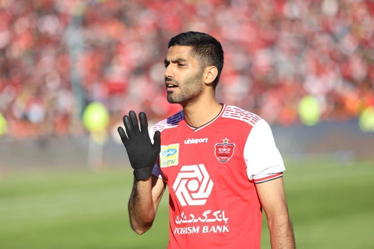 باشگاه پرسپولیس به معاون ورزشی اش اختیار فنی نداده است.