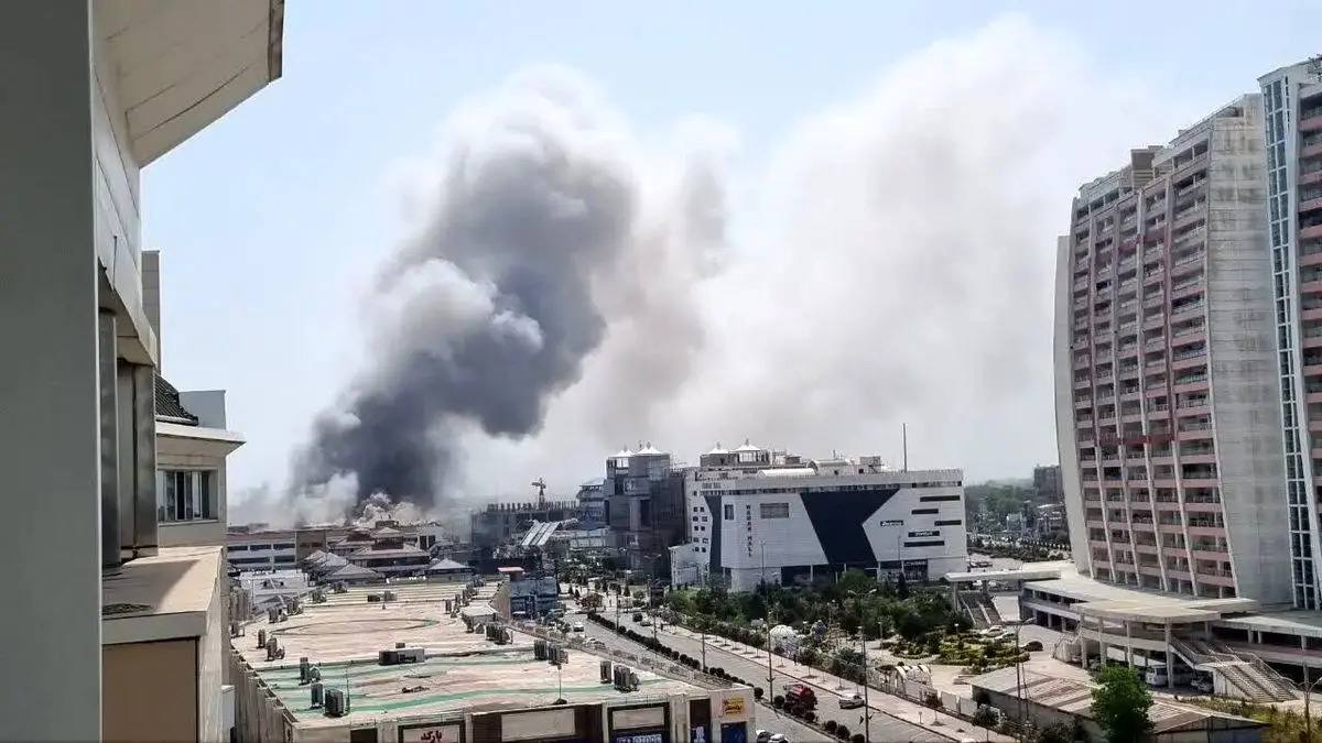 رئیس دانشگاه علوم پزشکی گیلان از افزایش تعداد مصدومان حادثه آتش‌سوزی مجتمع تجاری ونوس منطقه آزاد انزلی به ۴۶ نفر خبر داد و گفت: ۵ نفر در بیمارستان تحت مراقبت هستند.
