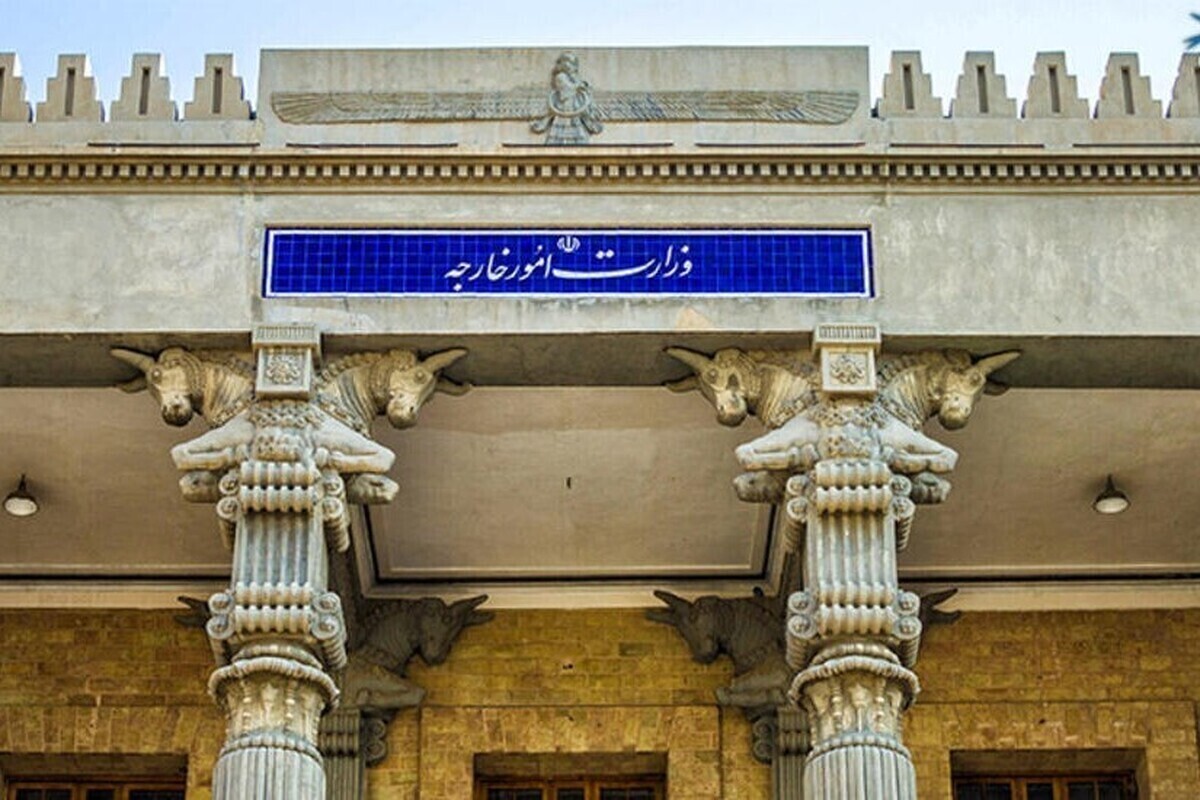 وزارت امور خارجه جمهوری اسلامی ایران با صدور بیانیه‌ای در خصوص وخامت وضعیت انسانی در نوار غزه تاکید کرد: کشتار بیش از هزار انسان بی‌گناه در صف‌های دریافت غذا و جان‌باختن بیش از ۶۰۰ نفر در اثر گرسنگی، اوج سبعیت رژیم صهیونیستی و مصداق‌های واضح جنایت جنگی و نسل‌کشی است.