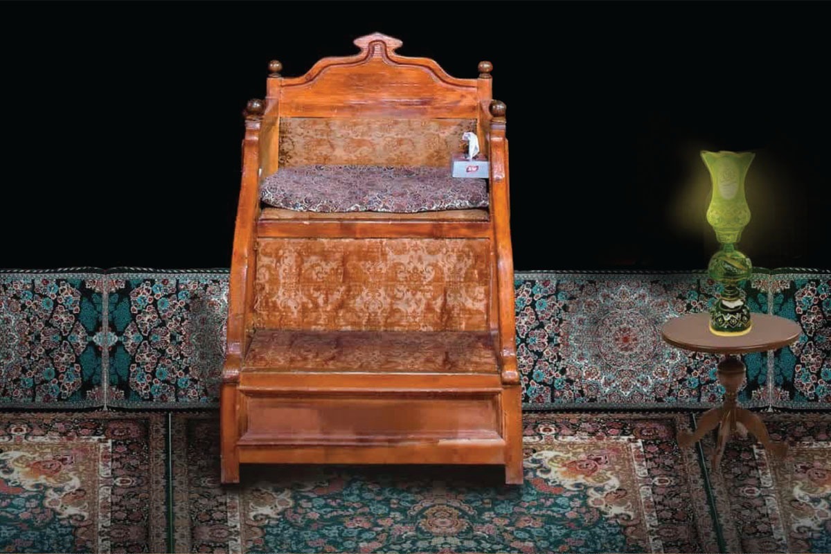 اشک، رسانه شیعه و عاشوراست؛ همان‌طور که دعا رسانه است و در فراز‌های زیارت عاشورا، عظمت واقعه بیان می‌شود.