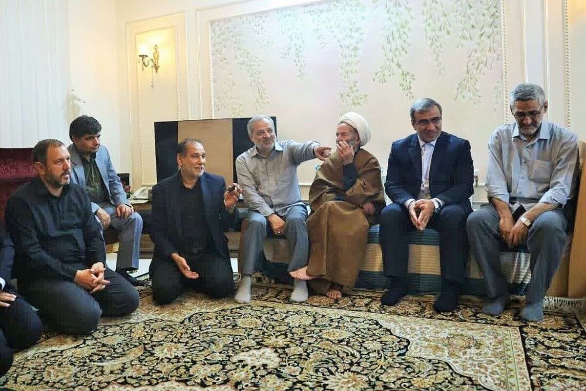 غلامحسین مظفری عصر امروز، ۴ تیر ۱۴۰۴، در مشهد با والدین و خانواده «سردار شهید محمد کاظمی»، رئیس سازمان اطلاعات سپاه پاسداران انقلاب اسلامی، دیدار کرد.