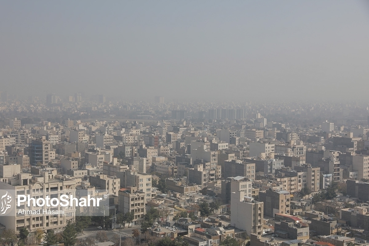 بر اساس اعلام مدیر کل حفاظت محیط زیست خراسان رضوی، کیفیت هوای کلانشهر مشهد، امروز پنجم تیرماه برای نهمین روز پیاپی آلوده و در روند صعودی حجم آلاینده‌ها در شرایط «بسیار ناسالم» برای تنفس تمامی افراد قرار دارد.