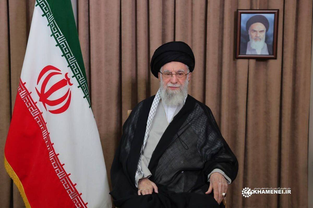فیلم کامل سومین پیام تصویری حضرت آیت‌الله خامنه‌ای رهبر معظم انقلاب اسلامی خطاب به ملت عزیز و بزرگ ایران در پی تهاجم رژیم صهیونی منتشر شد.