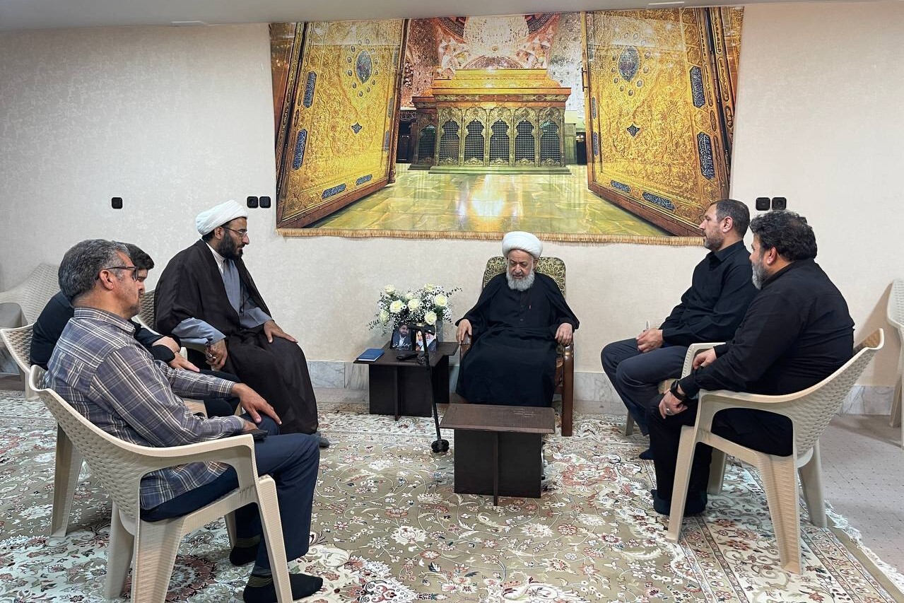 دیدار رییس شورای عالی استانها با خانواده شهیدان نظری در مشهد + عکس دیدار رییس شورای عالی استانها با خانواده شهیدان نظری در مشهد + عکس