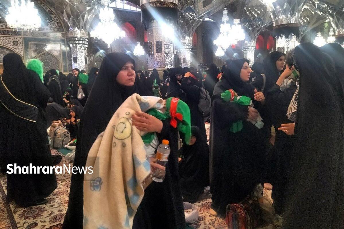 مراسم شیرخوارگان حسینی با حضور پرشور مادران مشهدی و فرزندان شیرخواره‌شان، صحنه‌ای از حماسه و اشک را در صحن‌های حرم امام‌رضا(ع) زنده کرد؛ لحظاتی آمیخته به شور و شعور حسینی.