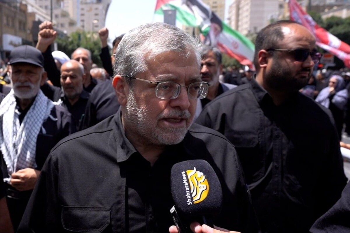 شهردار مشهد مقدس گفت: مردم ما ثابت کرده‌اند که پای کار نظام و کشور و رهبر انقلاب اسلامی هستند و پیام حضور مردم در مراسم تشییع شهدا، پیام همدلی و همراهی و انسجام مردم است.  
