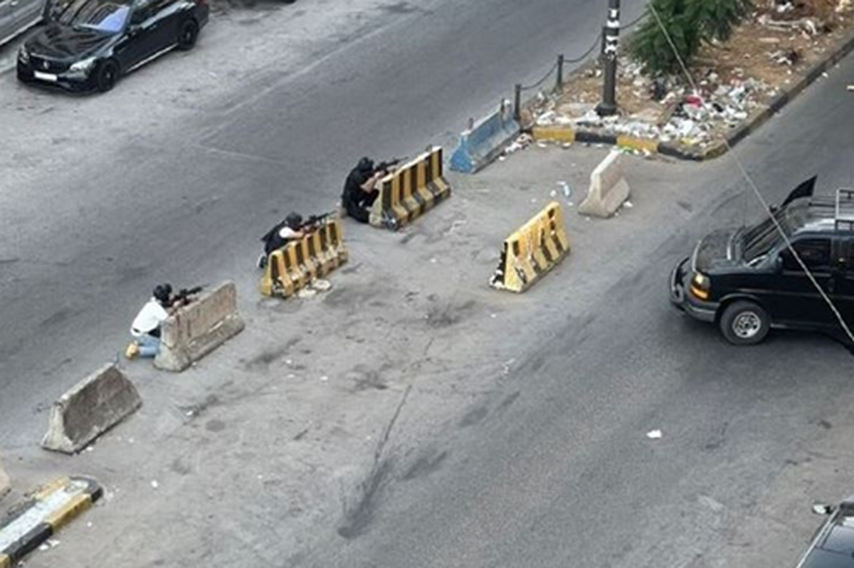 درگیری سنگین نیرو‌های پلیس لبنان با افراد مسلح در شمال غرب این کشور با کشته شدن یکی از مأموران و زخمی شدن چند نفر دیگر همراه شد.
