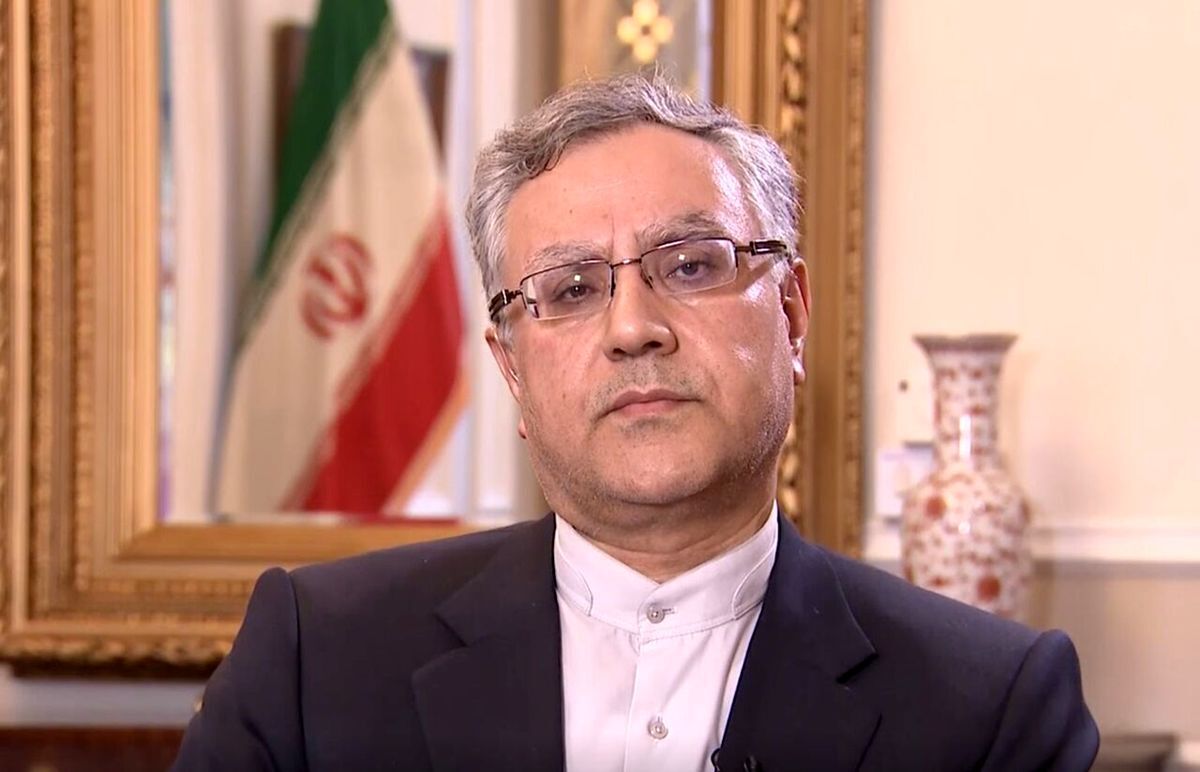 سید علی موسوی، سفیر تام الاختیار ایران در انگلیس طی سخنانی به نمایندگان هشدار داد: مراقب صحبت‌هایتان باشید؛ ایران رژیم نیست، یک دولت قانونی است. اگر منافع حیاتی‌مان تهدید شود، خروج از NPT مطابق ماده ۱۰ حق ماست.