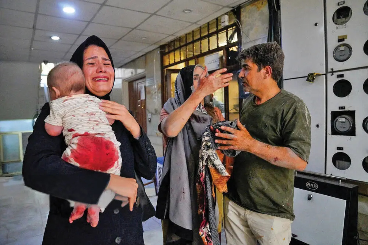 سخنگوی دولت با بیان اینکه تا این لحظه، ۷۲ شهید زن و کودک داریم، از جمله چهار مادر باردار که به همراه جنین خود به شهادت رسیدند، گفت: هفت بیمارستان به صورت غیرمستقیم مورد آسیب قرار گرفتند و بیمارستان کرمانشاه به‌طور مستقیم هدف قرار گرفت. همچنین ۱۱ آمبولانس و ۶ پایگاه سلامت آسیب دیدند.
