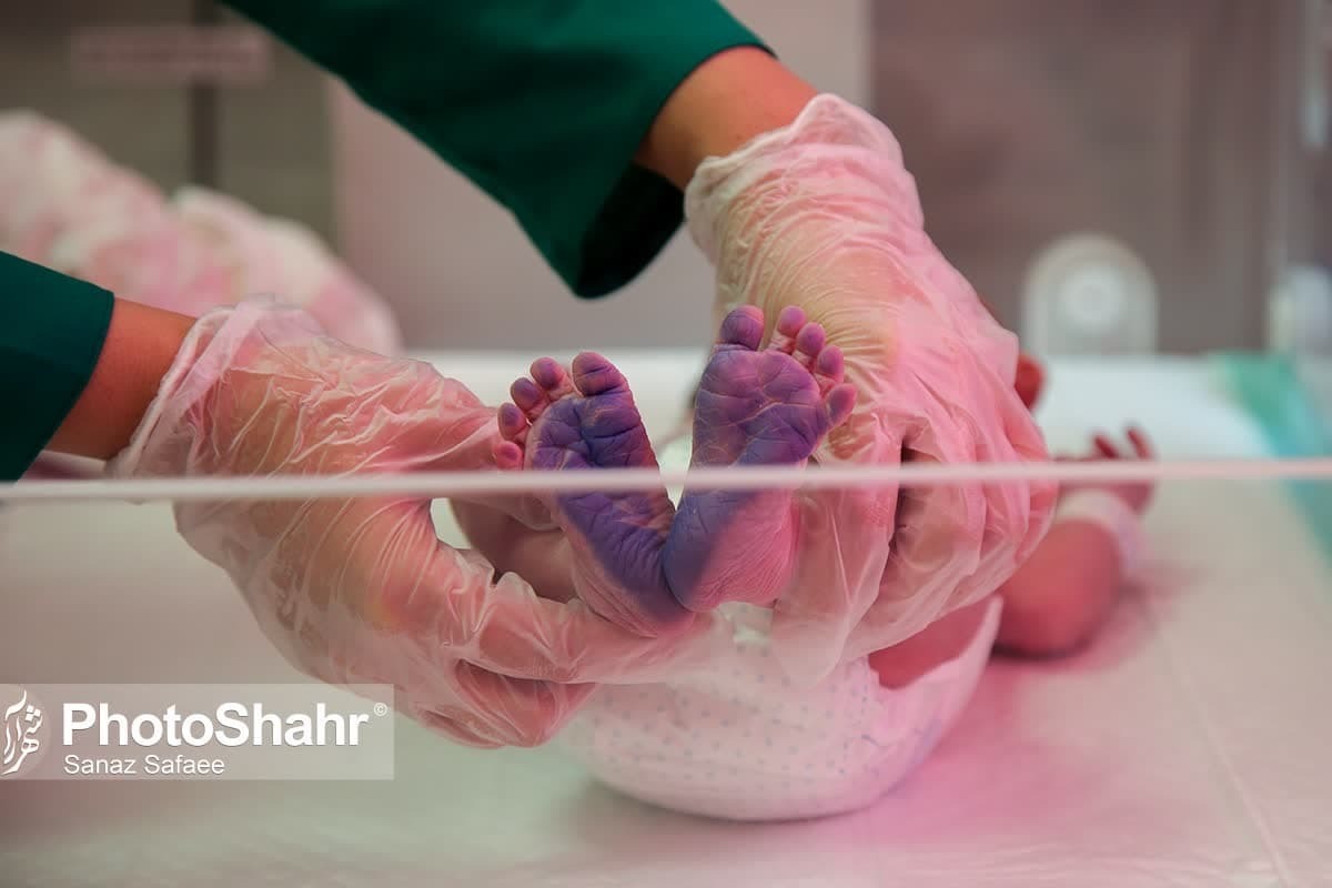 فوق تخصص نوزادان بیمارستان خیریه امام زمان (عج) مشهد گفت: نوزادی در هفته سی و هفتم با وزن ۶ کیلو و ۷۰ گرم در تاریخ دوم تیر ماه در این بیمارستان به دنیا آمد.