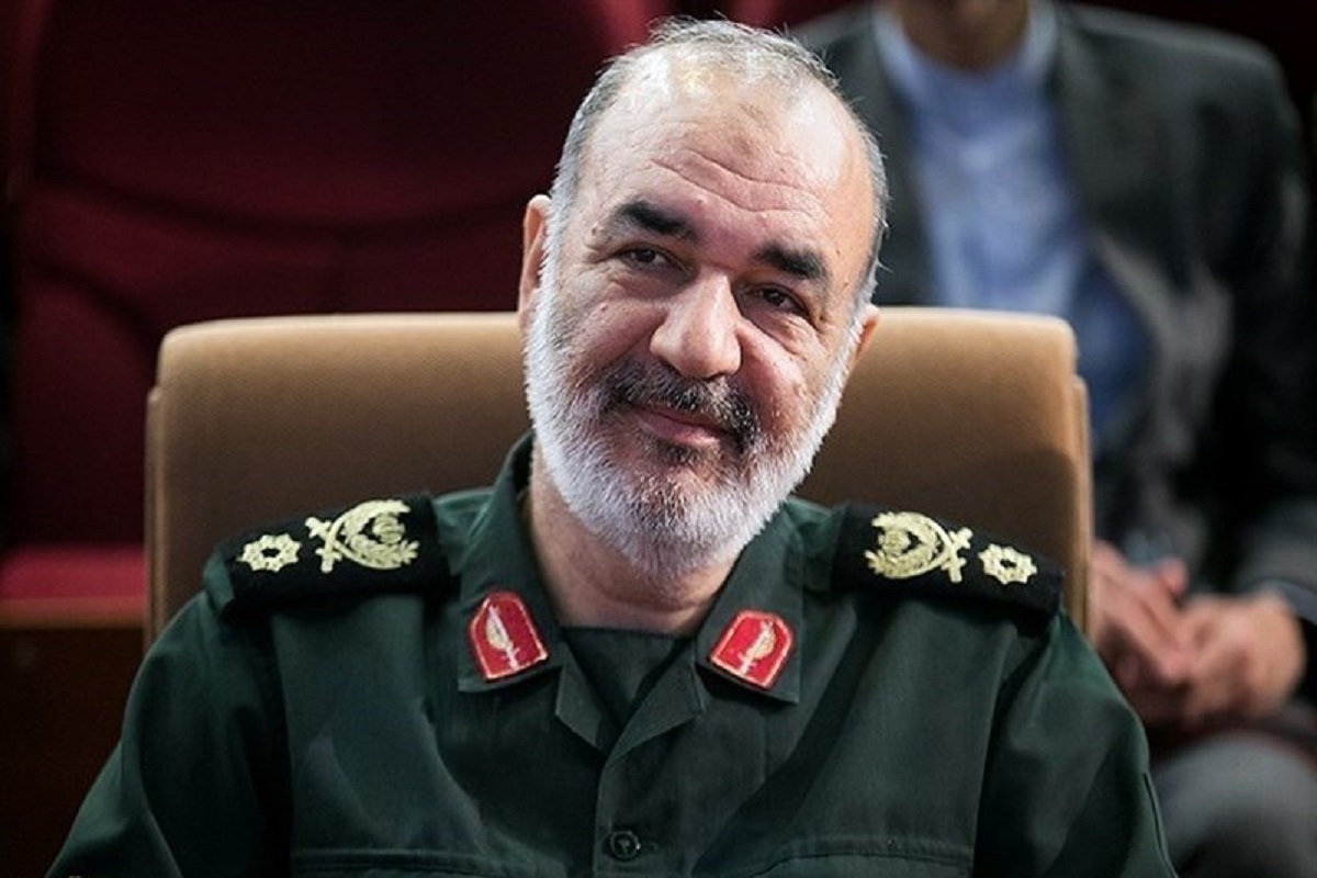پیکر «سردار شهید سلامی» فرمانده عالی‌رتبه سپاه پاسداران انقلاب اسلامی، پس از تشییعی باشکوه در تهران، امروز هشتم تیرماه برای اقامه نماز و خاک‌سپاری، به شهرری منتقل شد.  