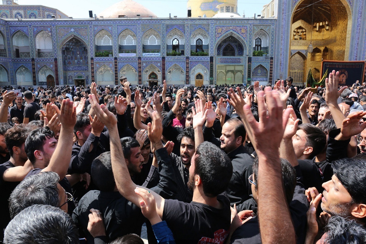 هم‌زمان با شب سوم ماه محرم، زائران و مجاوران اردوزبان، با حضور در حسینیه حرم مطهر رضوی، در رثای سید و سالار شهیدان، حلقه ماتم زدند و عزاداری کردند.