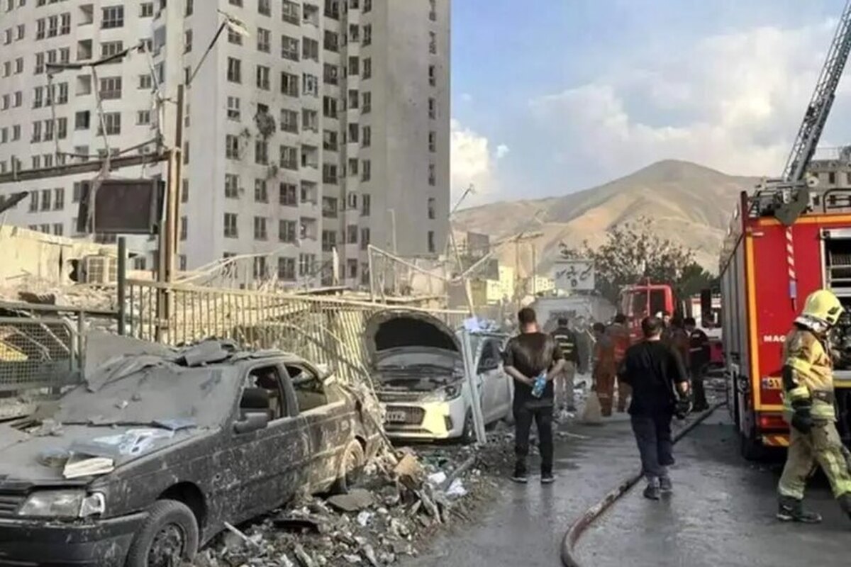 درپی تجاوز ناجوانمردانه رژیم صهیونیستی به خاک ایران، نه‌تنها جان‌های عزیزی از دست رفت، بلکه به اموال شهروندان نیز آسیب و خساراتی وارد شد. در این میان، منازل تخریب شدند و وسایل نقلیه هم در امان نماندند. حالا بیمه‌ها برای پوشش این خسارات برای خودرو‌ها تمهیداتی در نظر گرفته‌اند.