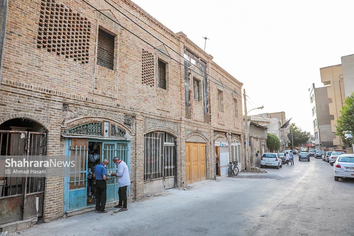 مدیر مکتب بافت تاریخی مشهد گفت: مکتب بافت به عنوان پیشران آبادانی و توسعه فرهنگ مبنای بافت تاریخی، قصد داشت واسطه‌ای میان نهادهای حاکمیت، سیاست‌گذاری و مردم مشهد برای بازگشت سرمایه‌های اجتماعی و انسانی مشهد به بافت تاریخی مشهد باشد.