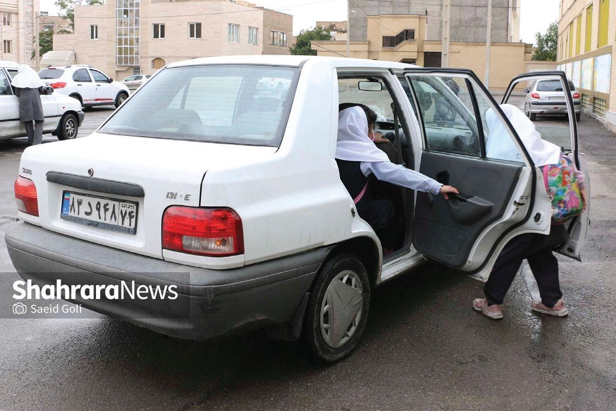 چند سالی است که صفرتا صد کار سامان دهی، ثبت نام و حتی برنامه ریزی برای اجرای درست سرویس دهی دانش آموزان از سوی وزارت کشور و اتحادیه حمل و نقل شهری کشور به سازمان تاکسی رانیِ شهرداری‌ها واگذار شده است.