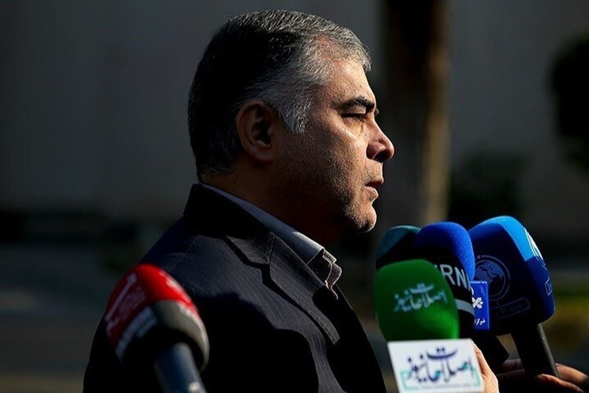 وزیر نفت ادعای سرگردانی ۴۰ میلیون بشکه نفت ایران روی آب را تکذیب کرد.