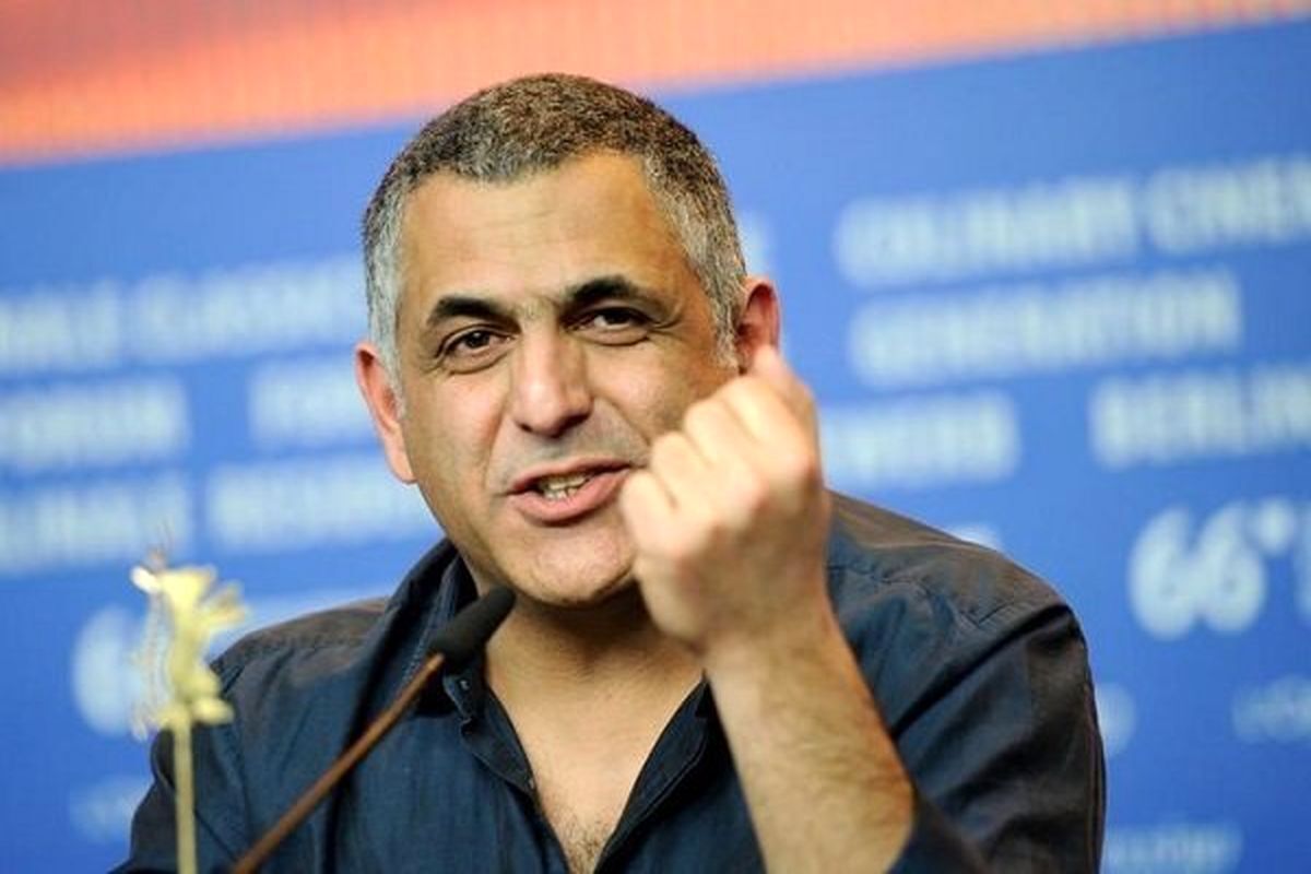 نخستین برنامه «فیلم‌پژوهی» با بررسی فیلم «اژدها وارد می‌شود» ساخته‌ی مانی حقیقی، توسط انجمن مدرسان سینما و با همکاری خانه هنرمندان ایران، در سالن استاد شهناز خانه هنرمندان ایران برگزار شد.