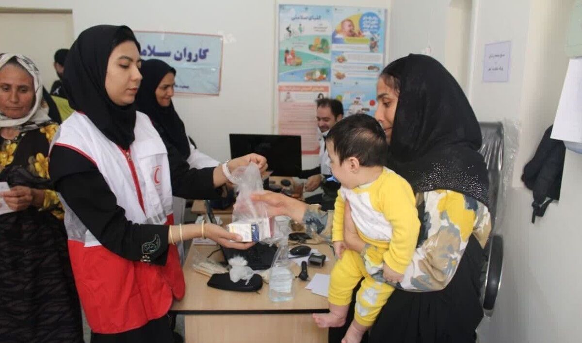 رییس جمعیت هلال احمر تایباد گفت: چهار میلیارد و ۷۴۵ میلیون ریال اقلام بهداشتی در بین مهاجران افغانستانی غیرمجاز حین خروج از کشور در گذرگاه بین المللی دوغارون توزیع شد.