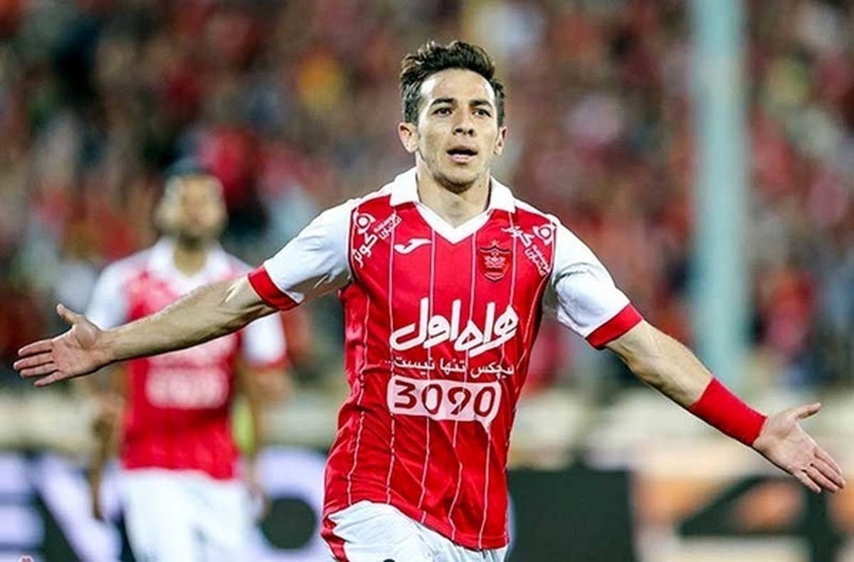 باشگاه پرسپولیس به دنبال فروش دو بازیکن خود به رقبایش است.