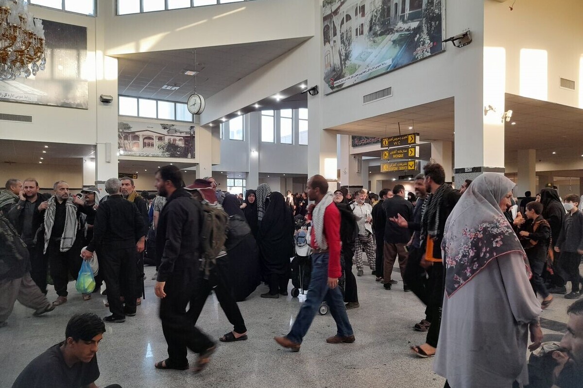 مدیر پایانه مرز خسروی گفت: از اول تا دهم مرداد (۲۷ محرم تا هفتم ماه صفر) در مجموع ۴۳ هزار و ۳۶۰ مسافر و زائر ایرانی و عراقی از این مرز رسمی به عنوان قدیمی‌ترین و اصلی‌ترین مرز با عراق با امکانات و زیرساخت‌های مناسب تردد کرده‌اند.
