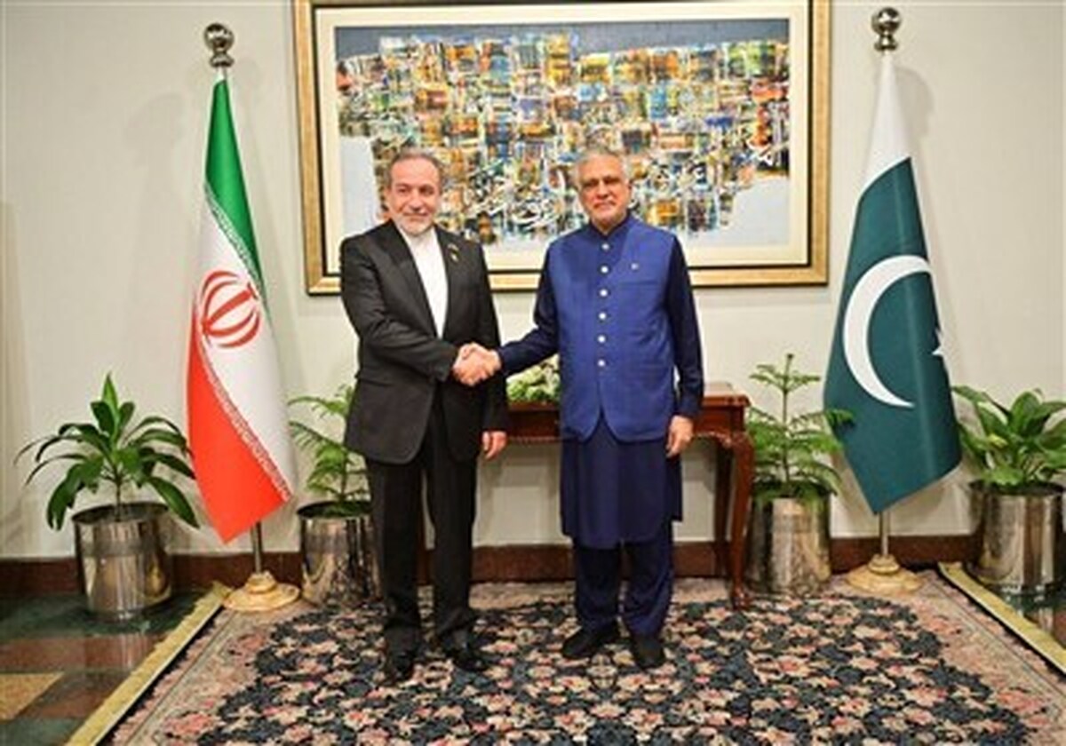 وزیر امور خارجه کشورمان که به همراه مسعود پزشکیان، رئیس جمهور ایران به پاکستان سفر کرده، با محمد اسحاق دار، وزیر امور خارجه پاکستان دیدار و رایزنی کرد.