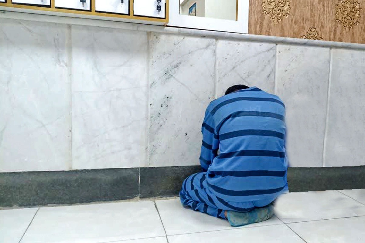 متهم سابقه داری که  در  پوشش پرستار از  یک زوج سالمند ۳۰  میلیارد تومان طلا سرقت کرده بود، دستگیر شد.