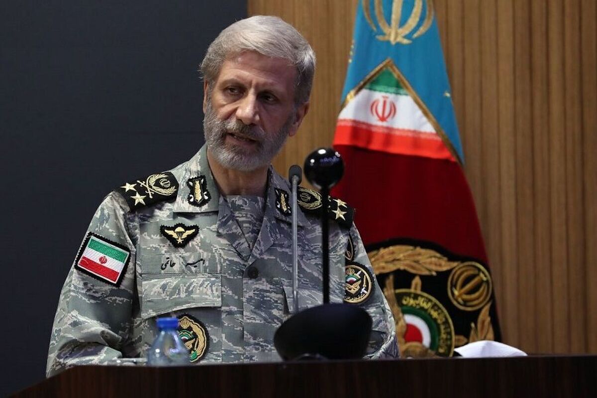 فرمانده کل ارتش جمهوری اسلامی ایران با تاکید بر این که تهدید دشمن را تمام شده تلقی نمی کنیم،گفت: دشمن صهیونی با توهم آسیب به نظام اسلامی، توطئه‌های مختلفی را در دستور کار داشت، اما با دیدن شکوه پایداری معجزه آسای ملت ایران، فهمید که اشتباه و خطایی راهبردی مرتکب شده است.