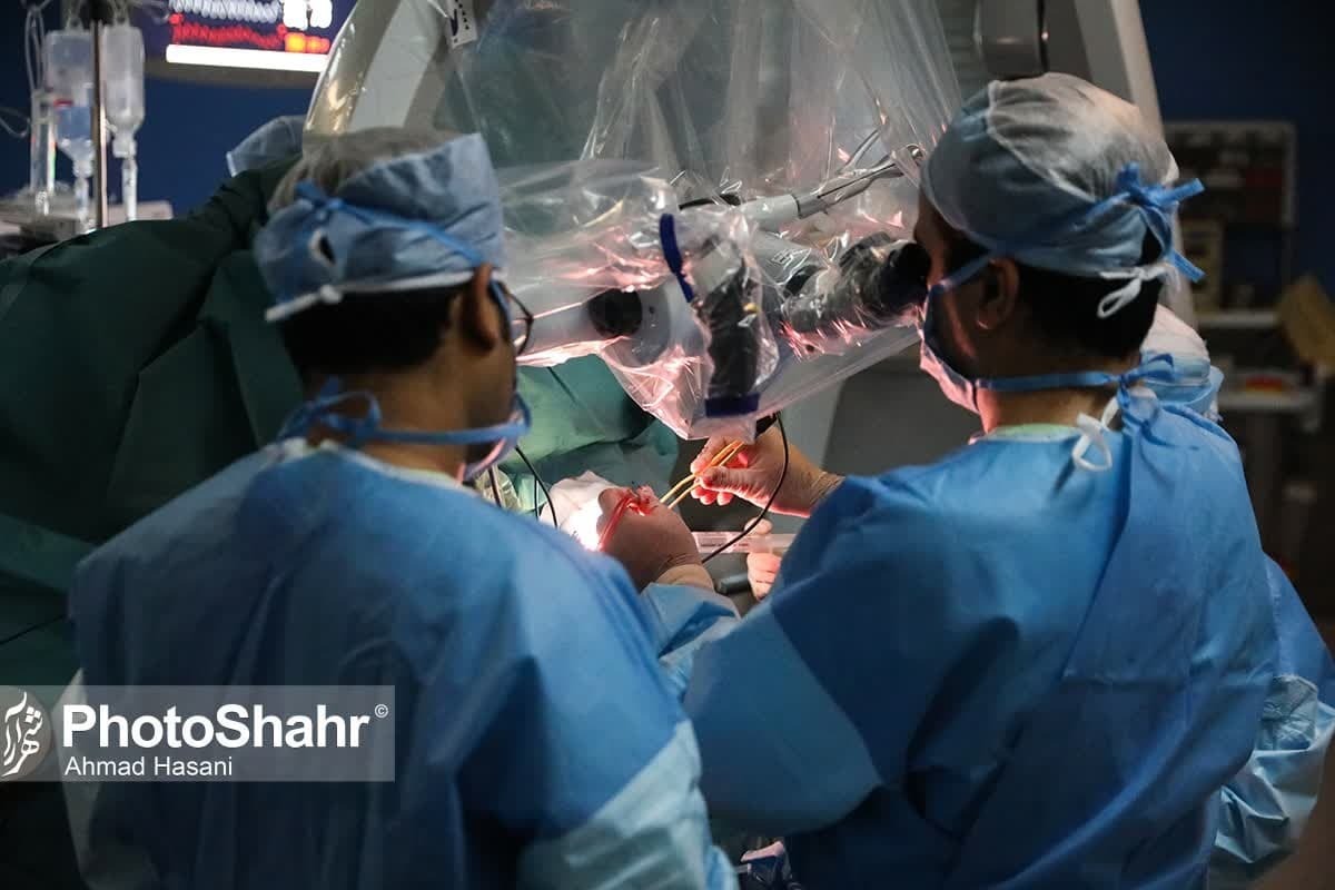  رئیس مرکز آموزشی، پژوهشی و درمانی شهید هاشمی‌نژاد مشهد گفت: با تلاش تیم جراحی مجرب بیمارستان شهید هاشمی‌نژاد، عمل جراحی پیچیده پیوند مچ دست با موفقیت کامل انجام شد.