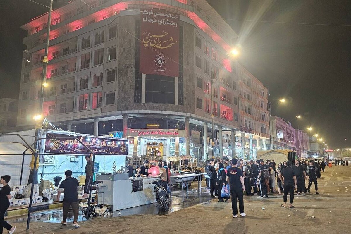 رئیس کمیته فرهنگی ستاد اربعین شهرداری مشهد گفت: محل اسکان کاروان با بنرها، پارچه‌ها و شعارهای محور مقاومت و اربعین حسینی ۴۰۰ متر مربعی مزین شده است.