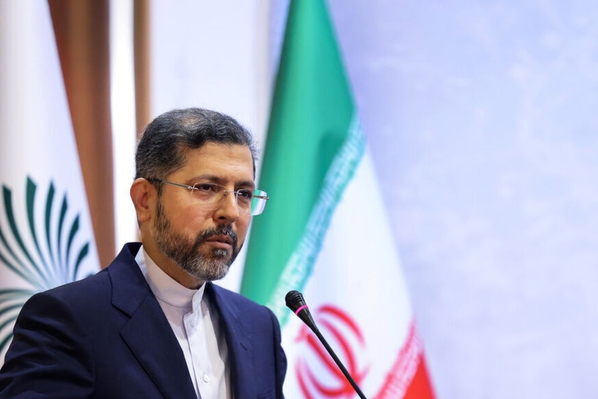 رئیس مرکز مطالعات سیاسی و بین‌المللی وزارت امور خارجه با اشاره به اینکه ایران عجله‌ای برای ورود به تعامل با ایالات متحده را ندارد؛ درباره نحوه همکاری‌های آینده ایران و آژانس بین‌المللی انرژی اتمی گفت: قصد نداریم همکاری خود را با آژانس متوقف کنیم و در هفته‌های آینده، بازرسان به ایران باز خواهند گشت. آنها داوطلبانه ایران را ترک کردند، ما آنها را اخراج نکردیم.