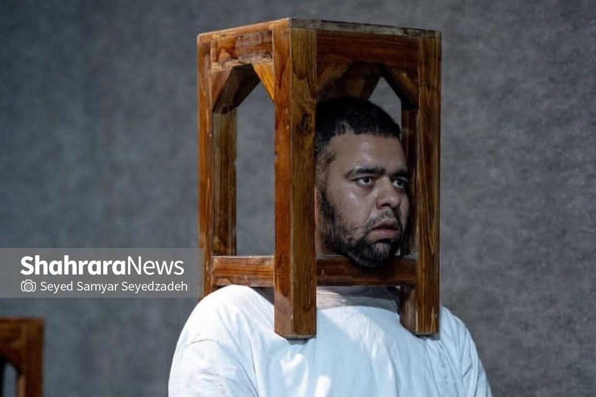 نمایش خط چشم به کارگردانی نازنین سالاری‌فر از ۲۶ مرداد ۱۴۰۴ در تهران روی صحنه می‌رود.