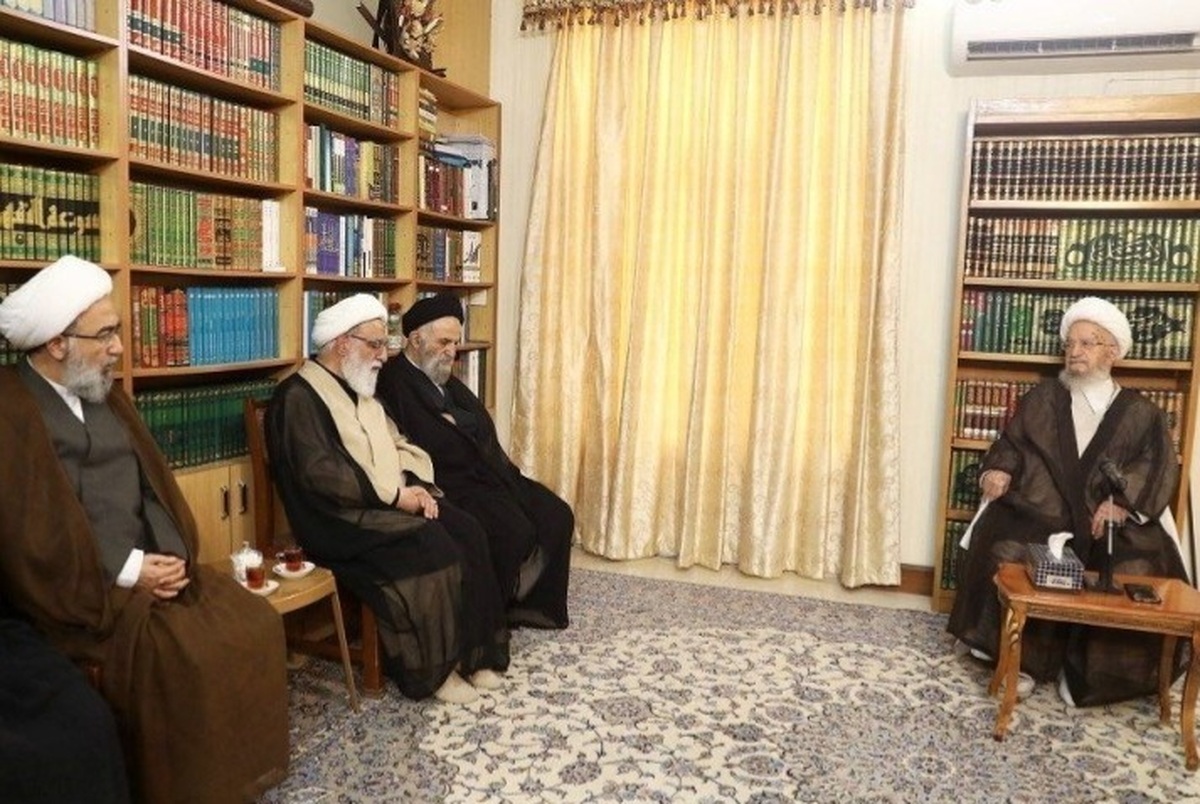 آیت الله مکارم شیرازی گفت: باید سنت‌های حوزوی را حفظ کرد، ولی باید شرایط زمان را هم در نظر گرفت که آیا این سنت‌ها مانند قدیم جوابگو هستند یا خیر و بهترین راه در این مسئله، برگزاری طرح‌ها به صورت آزمایشی است. این آزمایش‌ها نظر نهایی را خواهد داد.
