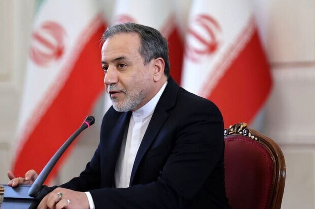 وزیر امور خارجه در بازدید از سازمان صدا و سیما تاکید کرد: هم‌افزایی بین سه ضلع رسانه، دیپلماسی و میدان ضامن اقتدار و پیشرفت ایران خواهد بود.