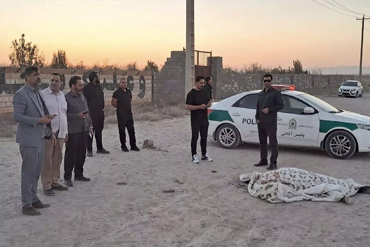 صاحب یک باغ در مشهد به خاطر چیده شدن چند دانه آلو، سر مرد رهگذر را مقابل چشمان وحشت زده خانواده او با شلیک گلوله متلاشی کرد.
