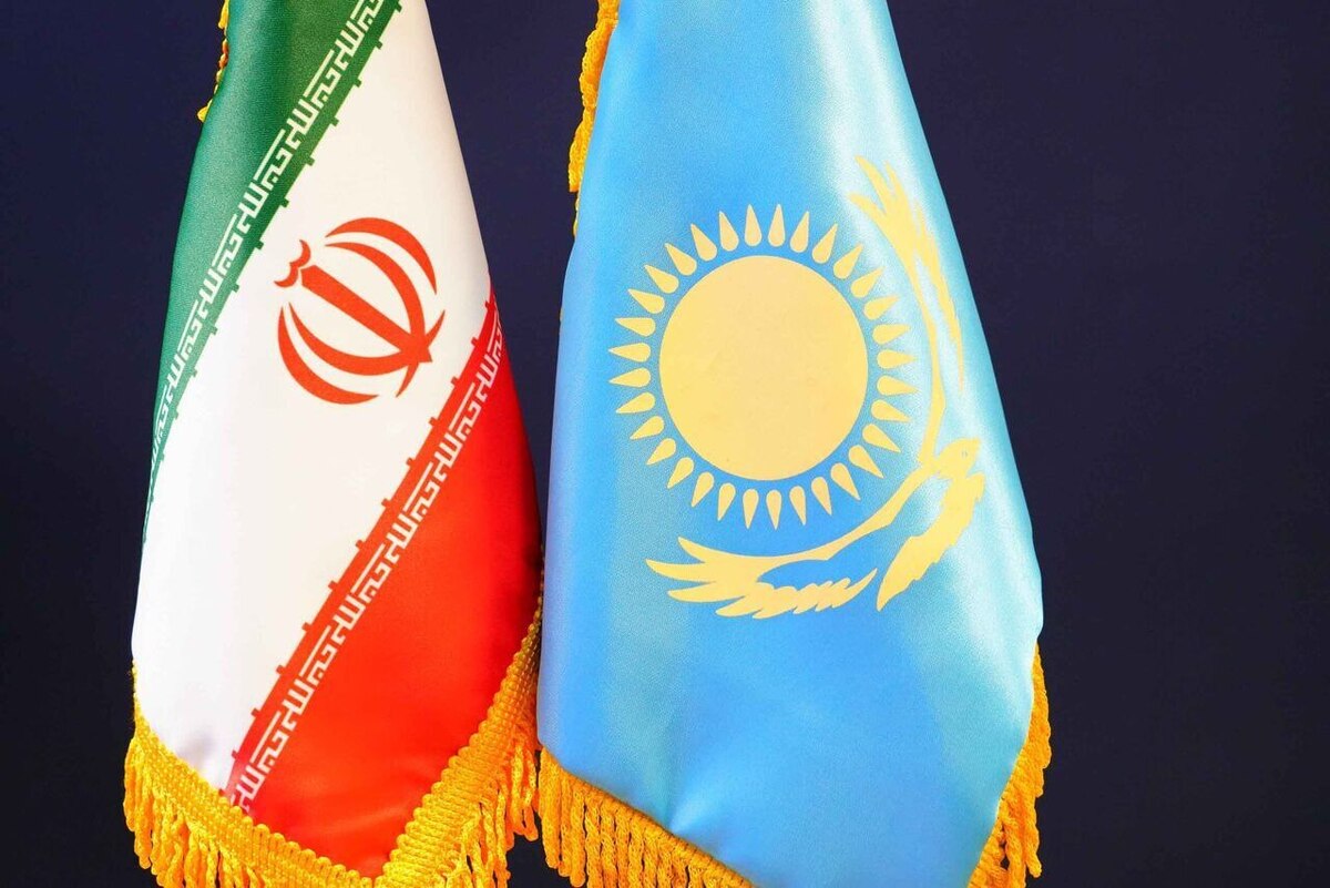 وزیر راه و شهرسازی جمهوری اسلامی ایران و وزیر حمل‌ونقل قزاقستان برای توسعه همکاری‌های حمل‌ونقلی و تدوین نقشه راه مشترک توافق کردند.