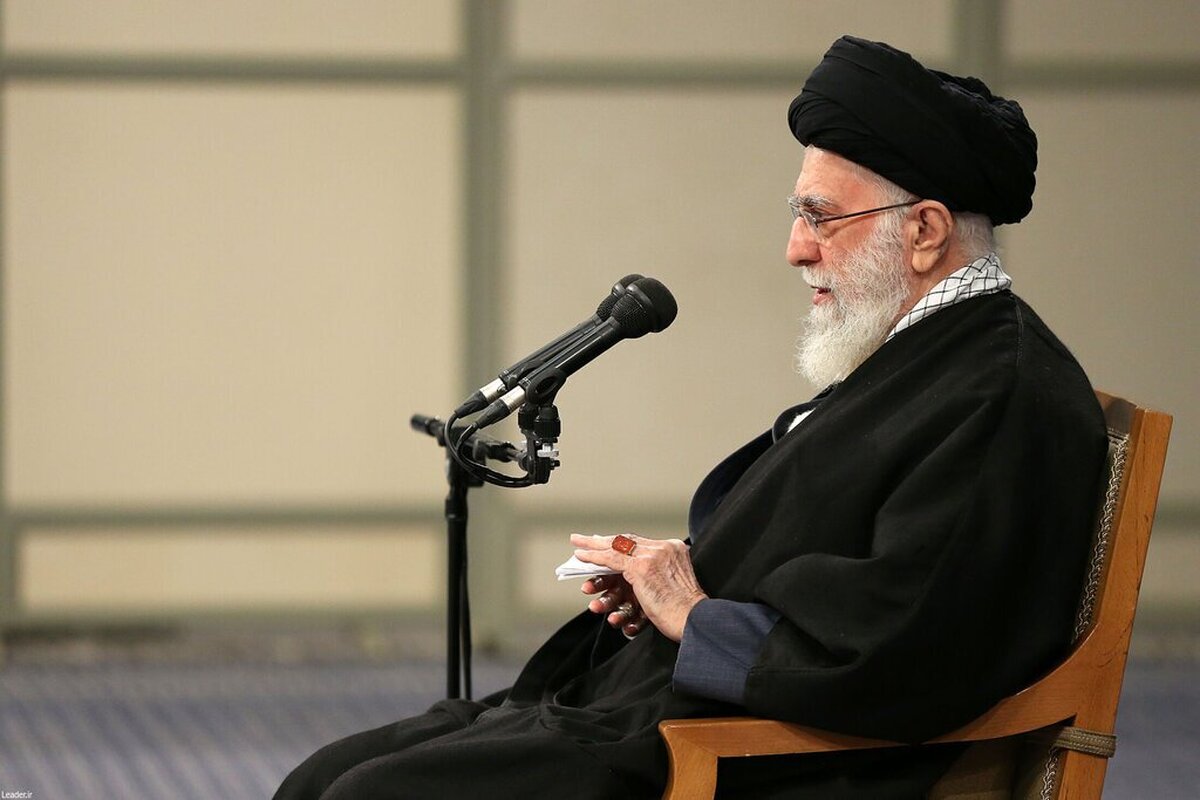 رهبر انقلاب در حکمی علی اکبر احمدیان و علی شمخانی را به عنوان نمایندگان خود در شورای دفاع منصوب کردند.