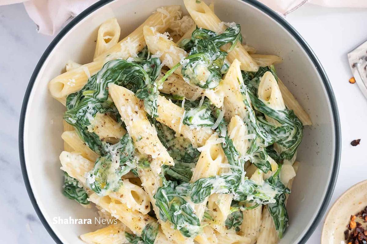 مامان و بابا و هانی، اسفناج خیلی دوست داشتند، زیرا می‌دانستند که کلی ویتامین و آهن دارد و برای بدن مفید است.