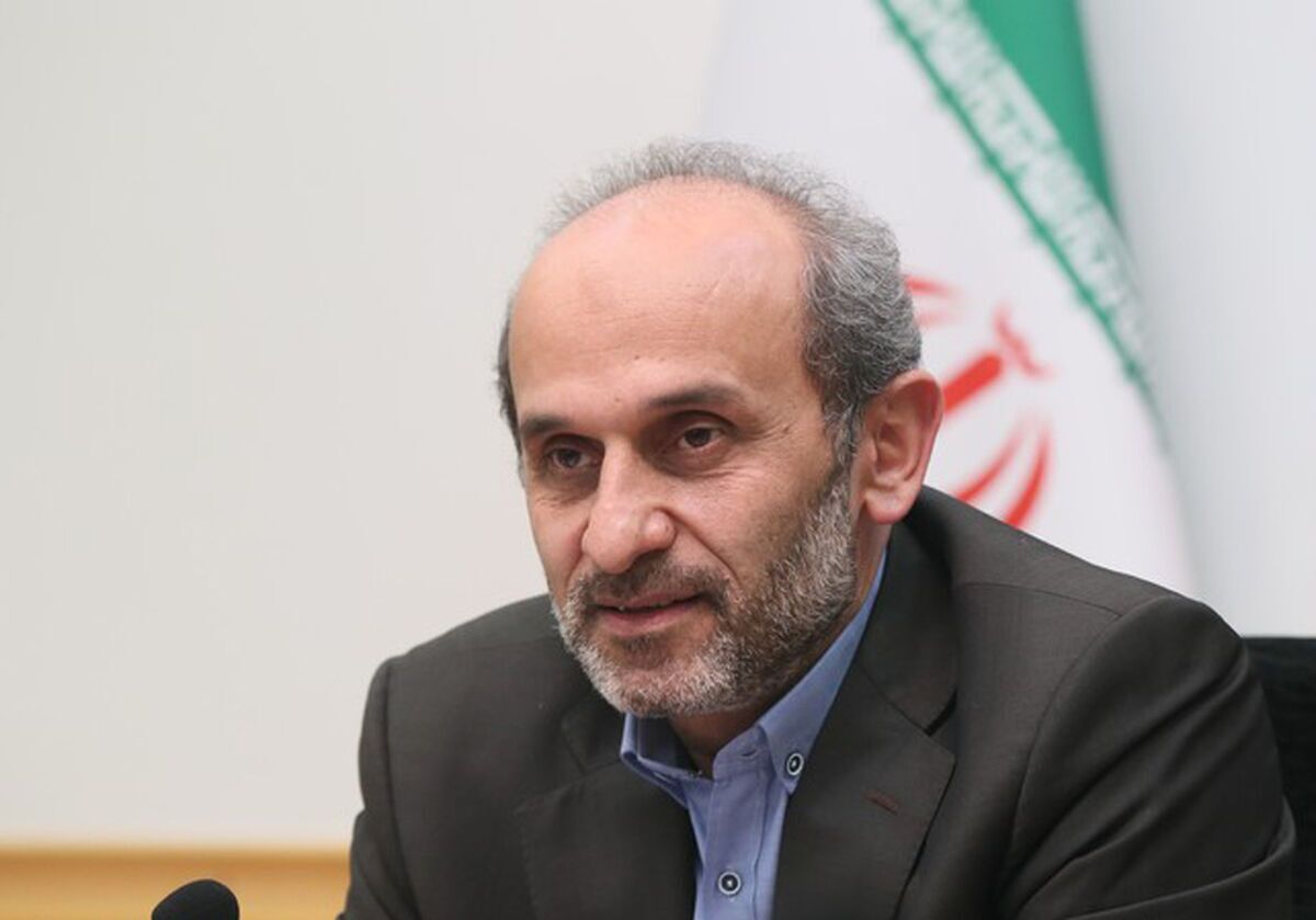 رئیس سازمان صداوسیما در یادداشتی به مناسبت روز خبرنگار نوشت: امروز، در این هنگامه پرآشوب که جهان معاصر شاهد تحولات پیاپی و رخدادهای تلخ و شیرین منطقه‌ای و بین‌المللی است، نقش بی‌بدیل شما اهالی اصیل رسانه بیش از هر زمان دیگر آشکار و معنادار شده است.