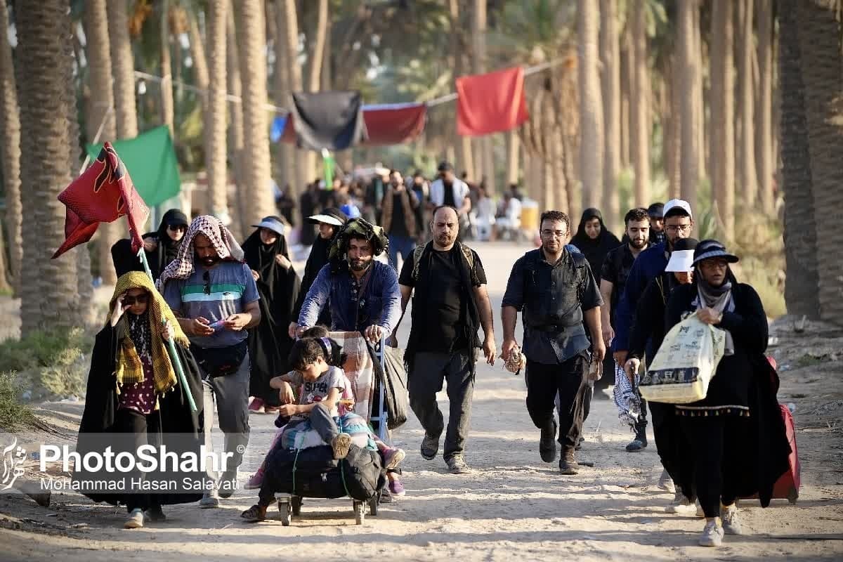 مدیر گروه فیزیوتراپی دانشگاه علوم پزشکی مشهد با اشاره به اهمیت آمادگی جسمانی زائران در مراسم معنوی پیاده‌روی اربعین، تأکید کرد: «رعایت اصول صحیح پیاده‌روی و استفاده از کفش مناسب، نقش مهمی در کاهش آسیب‌ها و افزایش بهره‌مندی معنوی زائران دارد.»