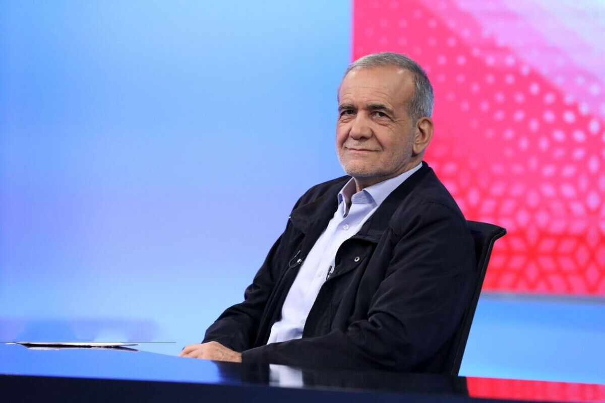 رئیس جمهور با بیان این‌که «در دنیا یکسری از خود فروخته‌ها اخبار را بر اساس نیت‌های شوم استعمارگران و متجاوزان مدیریت می‌کنند» گفت:، اما ما در عین حال خبرنگاران آگاه و از خودگذشته‌ای چه در ایران و چه در منطقه و چه در غزه داریم که صدای مظلومیت و تجاوز صهیونیست‌ها در منطقه را به گوش جهانیان می‌رسانند و در این مسیر حتی خیلی‌ها جان خود را از دست می‌دهند.