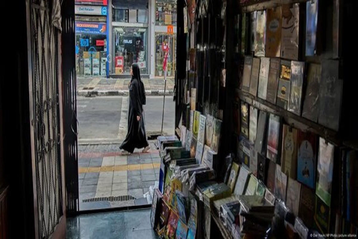هند از سوی فعالان و نهاد‌های حقوق بشری به سرکوب و نقض حقوق بشر در کشمیر متهم شده  است.