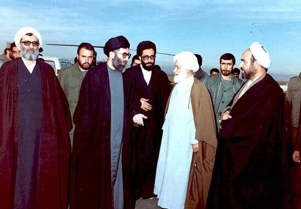  آیت‌ا... ابوالحسن مقدسی شیرازی؛ نخستین امام‌جمعه مشهد پس از انقلاب اسلامی است که او را خطیبی بی ادعا می دانستند.