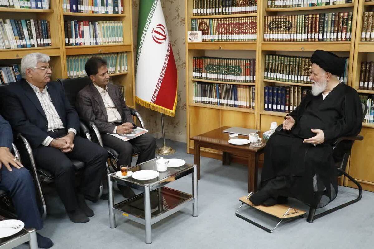 نماینده ولی فقیه در خراسان رضوی با تاکید بر ضرورت توزیع عادلانه برق و اولویت‌بندی معیشت مردم، از مصرف بی‌رویه برق در مراکز تفریحی و تجاری پر زرق و برق انتقاد کرد و خواستار تدابیر فوری برای رفع این ناهنجاری‌ها شد.