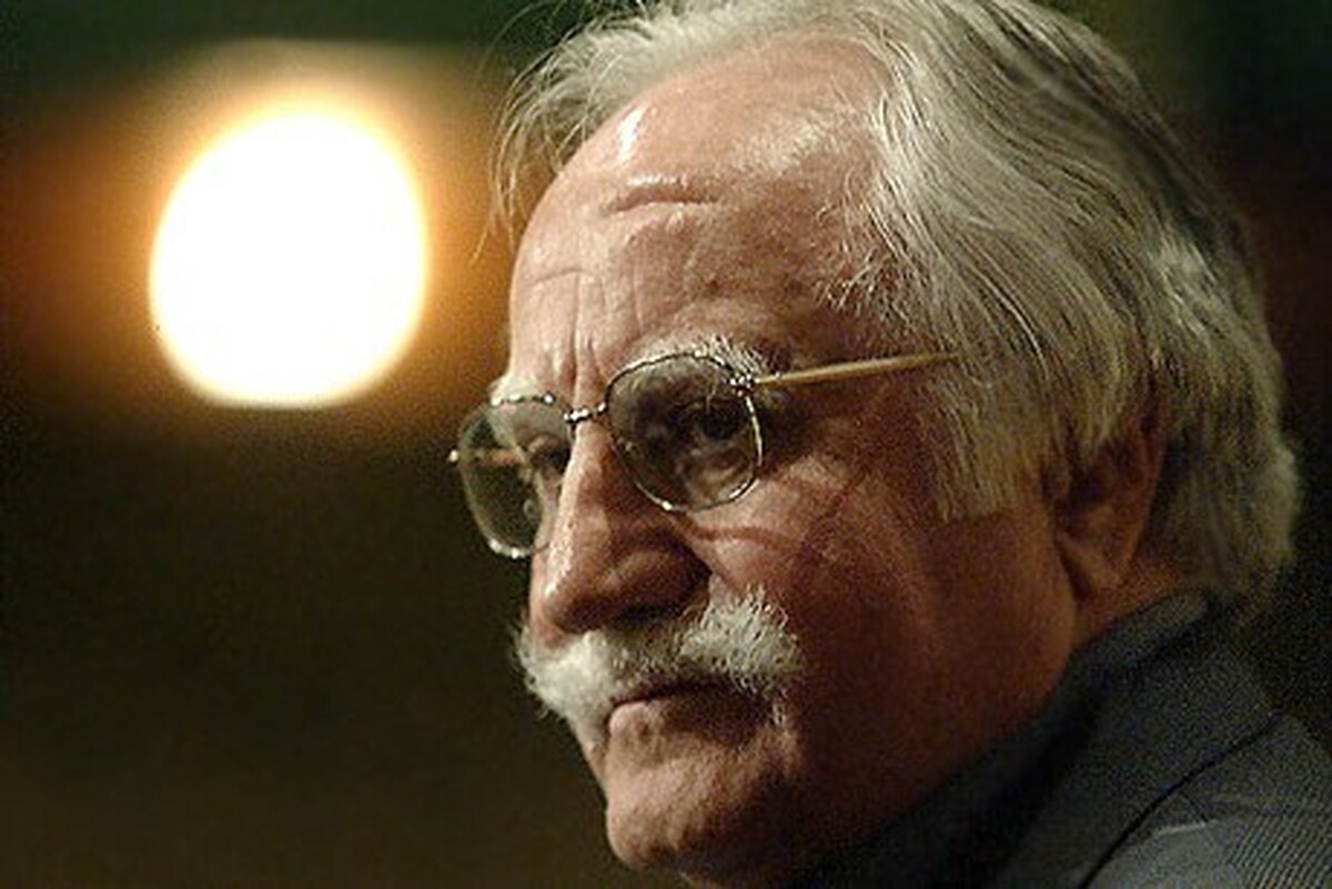به مناسبت درگذشت استاد محمود فرشچیان، شبکه مستند سیما با پخش مستند‌های «ترمه» و «گنجینه هنر» به مرور آثار و زندگی این نگارگر بزرگ ایرانی می‌پردازد.