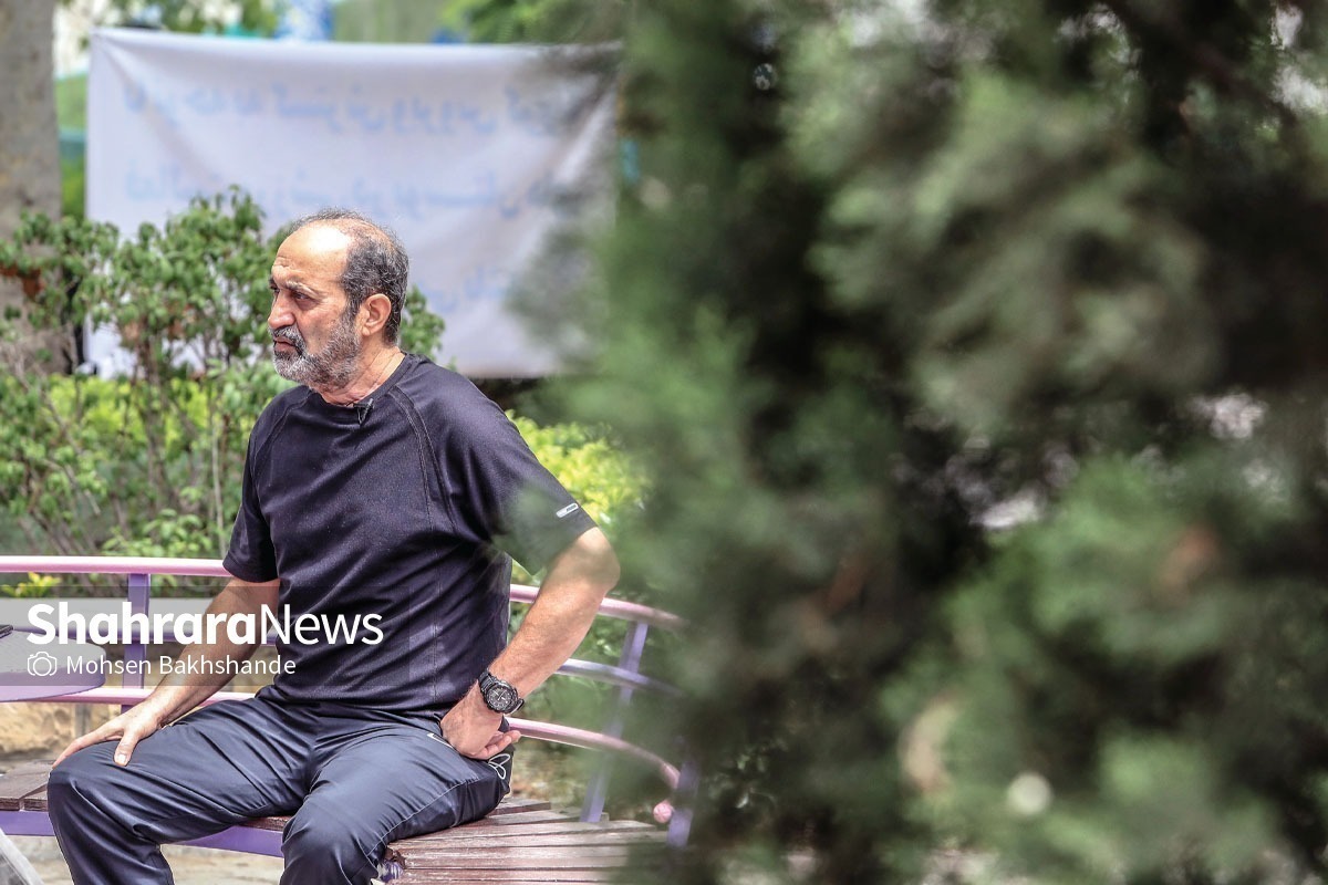 اکبر میثاقیان گفت: بعضی‌ها می‌گویند سن من بالا است، اما فوتبال من را زنده نگه داشته و تا وقتی توان دارم، می‌ایستم و می‌جنگم.
