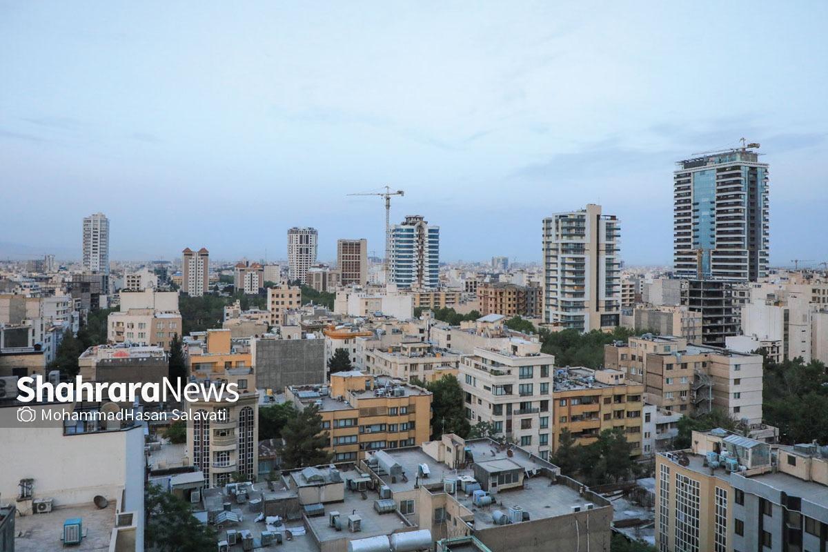مرکز آمار ایران از کاهش ۲۳ درصدی صدور پروانه‌های ساختمانی خبر داده است. کاهش ساخت مسکن به معنای کاهش عرضه مسکن به بازار خواهد بود و این گزارش در واقع سیگنال افزایش قیمت احتمالی ناشی را به بازار صادر خواهد کرد.