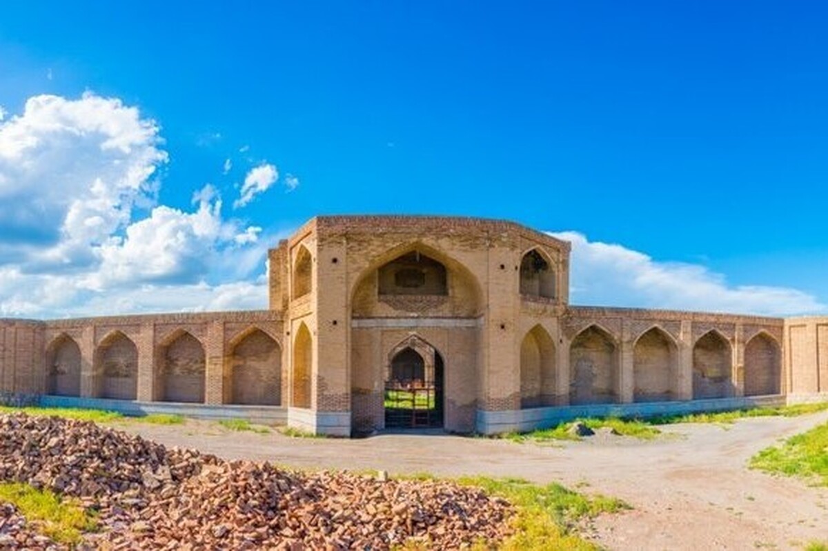 مدیر کل میراث فرهنگی آذربایجان شرقی اعلام کرد: امسال اعتبار مرمت و بازسازی ابنیه‌ها و اماکن تاریخی این استان یکهزار و ۲۰۰ میلیارد ریال است‌ که از محل اعتبارات ملی و استانی تامین شده است.
